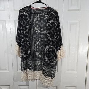 Jolt Black and White Striped Kimono